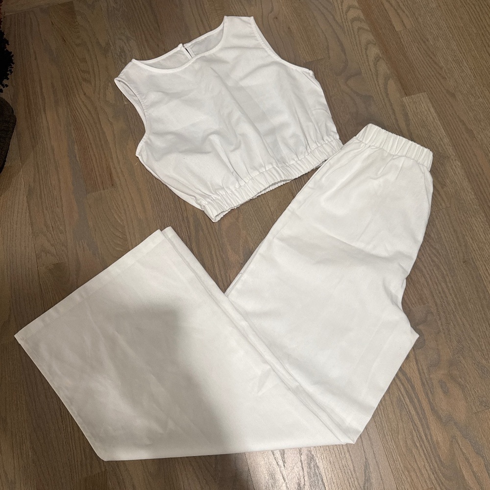 White Wide-Leg Pants and Sleeveless Cropped Top Set